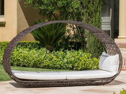 Abigal - Outdoor Wicker Daybed With Cushion