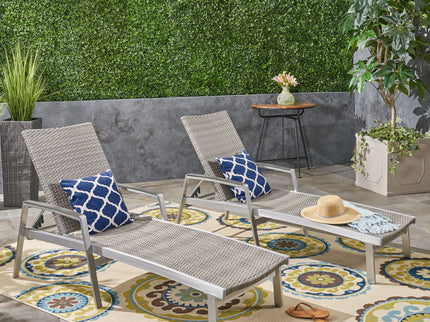 Oaxton - Chaise Lounge