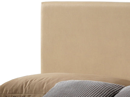 Elegant Platform Bed For Relaxed Spaces