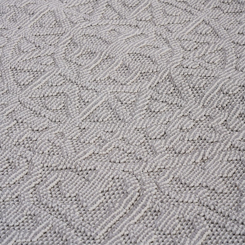 Guros - 6' X 9' Medallion Indoor / Outdoor Area Rug - White / Ivory