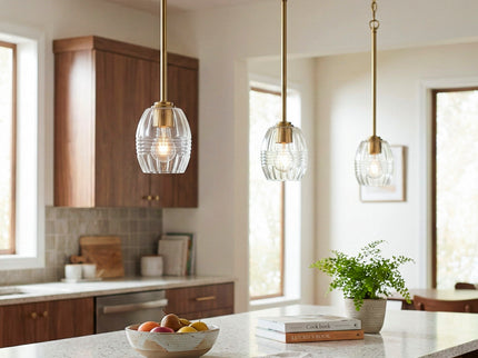 Vista - Single Pendant Chain Hanging Light - Clear / Gold