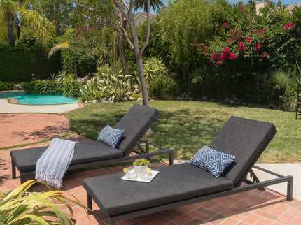 Modern Chaise Lounge With Wate Resistant Fabric Cushions