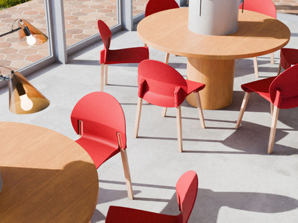 4 Piece Set Of Single Chairs With A Design Combining Modern And Traditional Elements