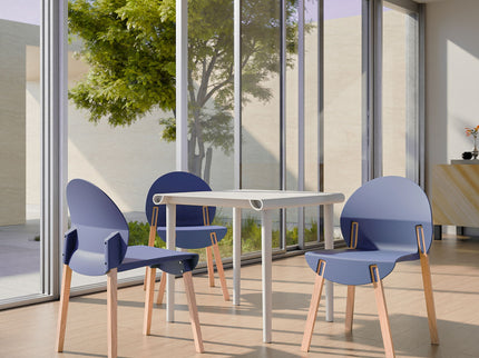 4 Piece Set Of Single Chairs With A Design Combining Modern And Traditional Elements