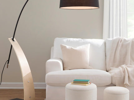 Robyn - Floor Lamp - Natural / Black