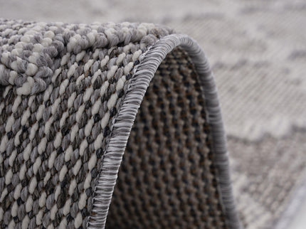 Guros - 6' X 9' Trellis Indoor / Outdoor Area Rug - White / Gray