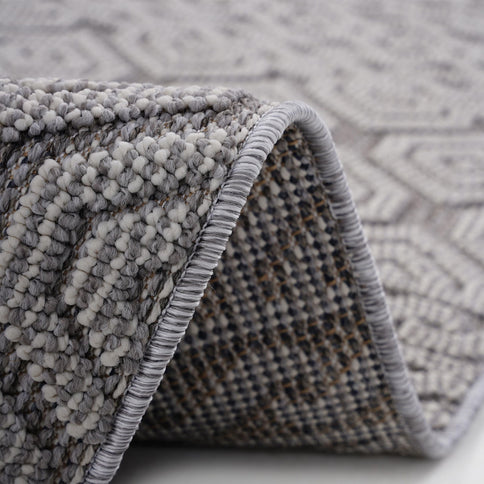 Guros - 6' X 9' Geometric Indoor / Outdoor Area Rug - Gray / White