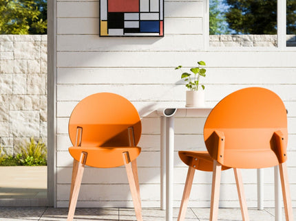 4 Piece Set Of Single Chairs With A Design Combining Modern And Traditional Elements