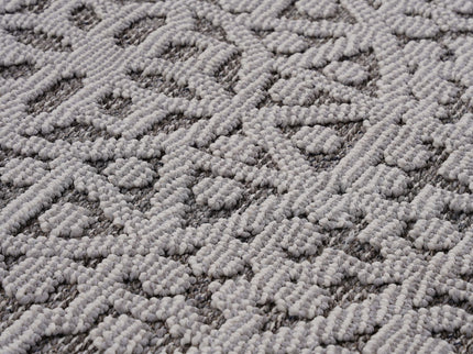 Guros - 8' X 10' Medallion Indoor / Outdoor Area Rug - Gray / White