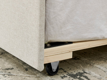 Upholstered Daybed With USB Charging & Pull Out Bed