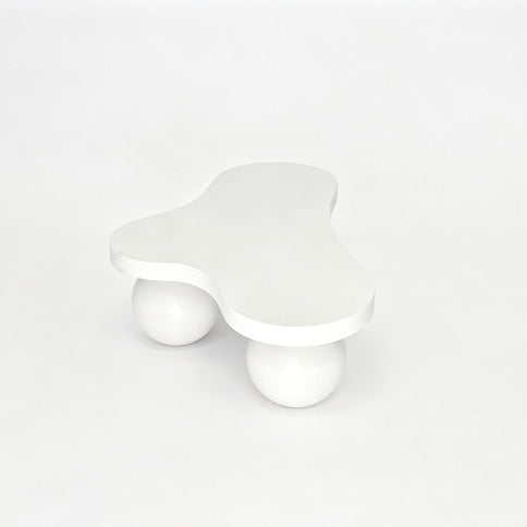 Cloud Shaped Coffee Table With 3 Ball Legs For Living Room