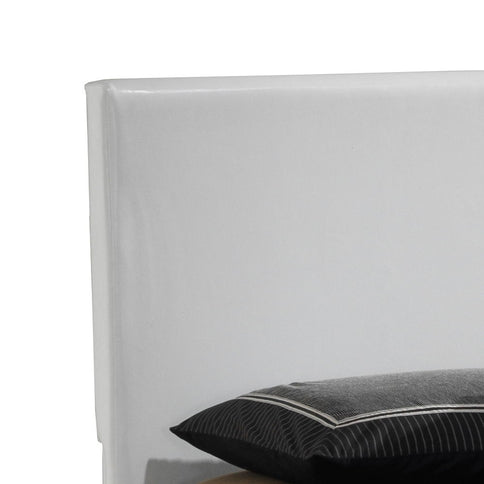 Elegant Platform Bed For Relaxed Spaces