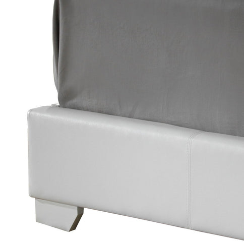 Elegant Platform Bed For Relaxed Spaces